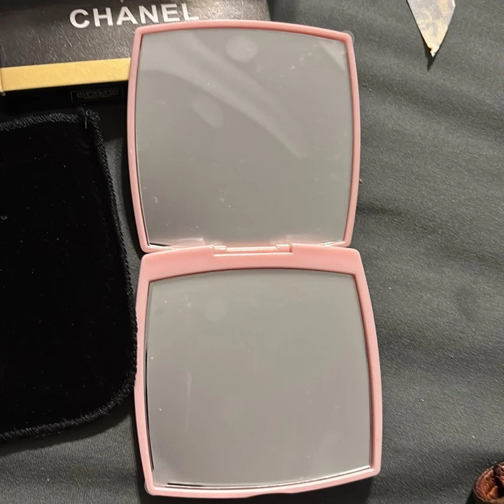 CHANEL Pink Compact Mirror new - Picture 2 of 2